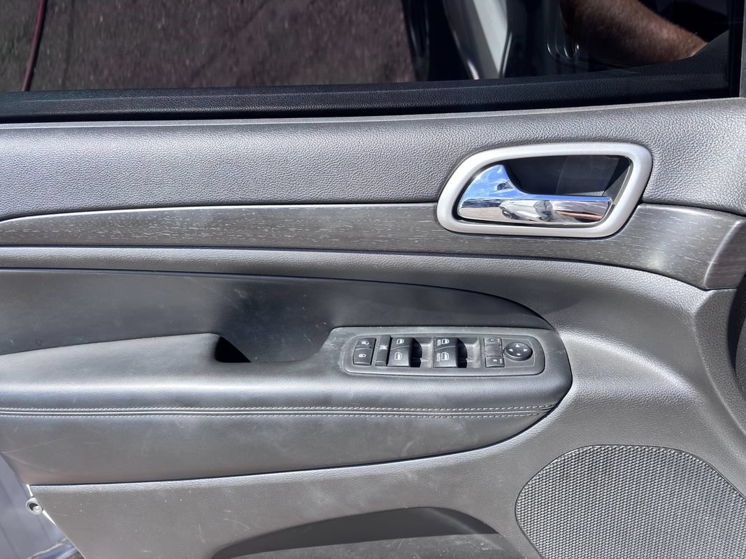 Used 2018 Jeep Grand Cherokee Altitude AWD/4WD image 25