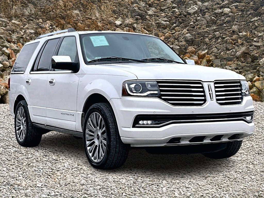 Used 2017 Lincoln Navigator Reserve image 9