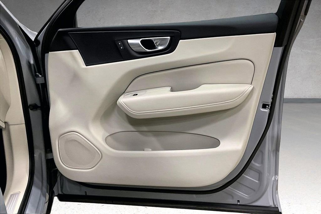 Certified 2024 Volvo XC60 B5 Core w/ Protection Package Premier AWD/4WD image 28