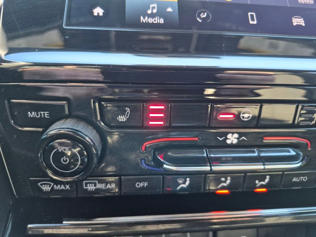 Used 2023 Jeep Grand Cherokee L Altitude image 14