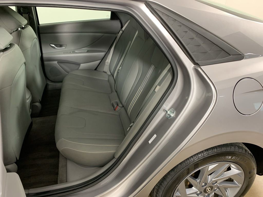 Used 2024 Hyundai Elantra SEL image 30