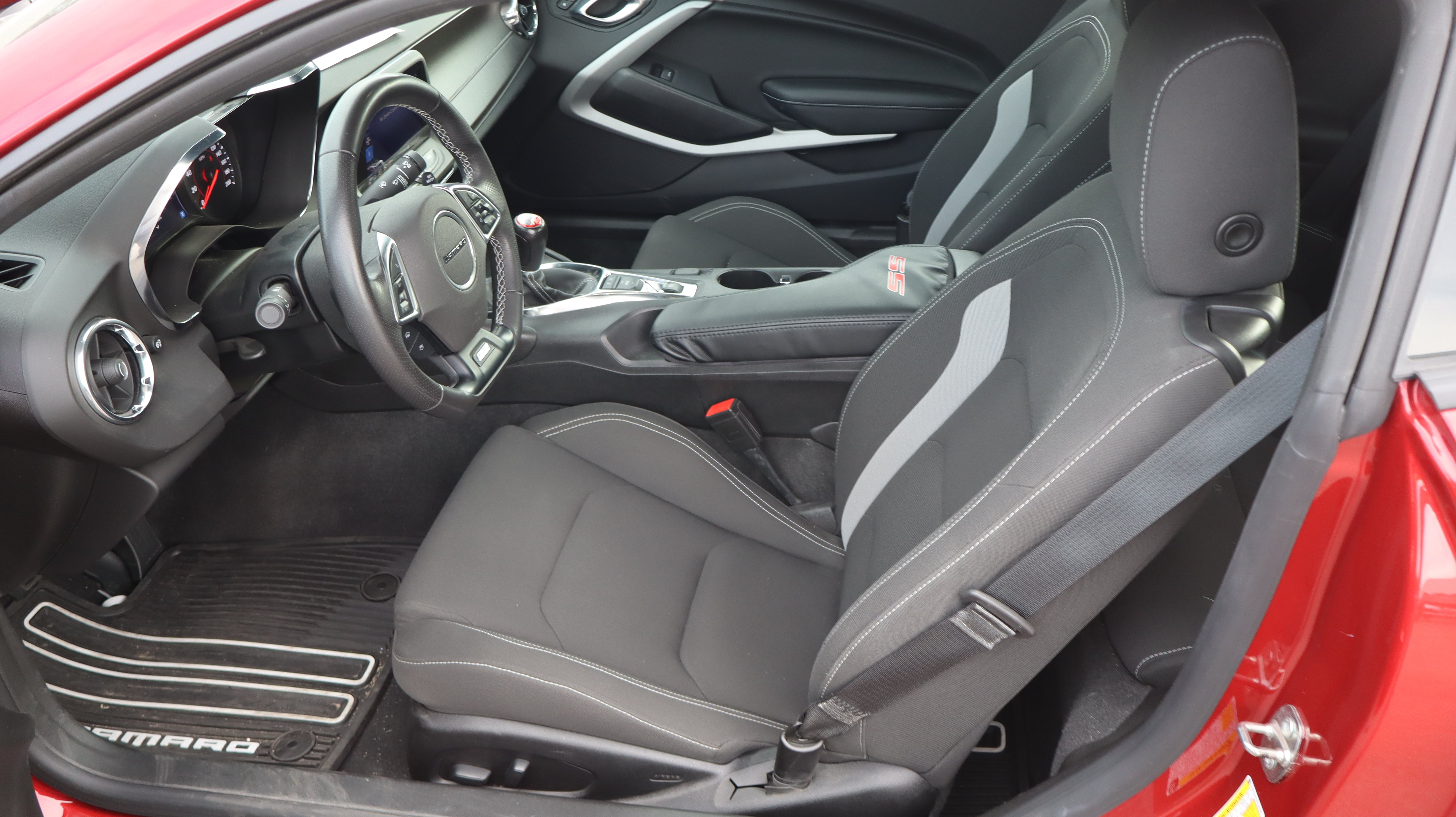 Used 2019 Chevrolet Camaro SS RWD image 9
