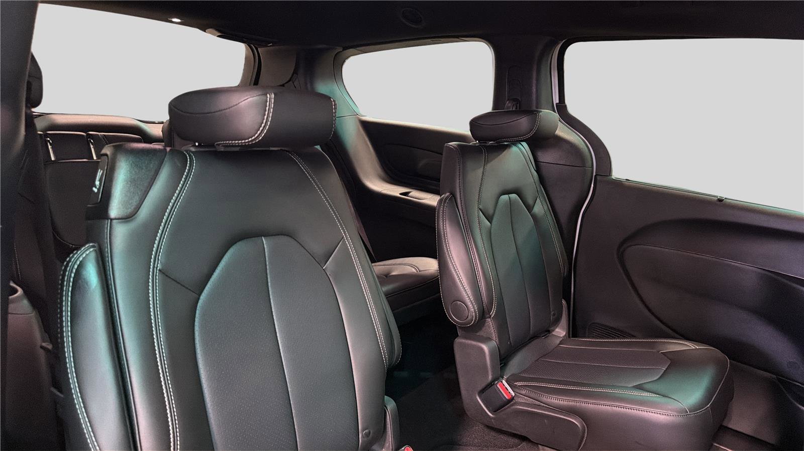 Used 2026 Chrysler Pacifica Select image 20