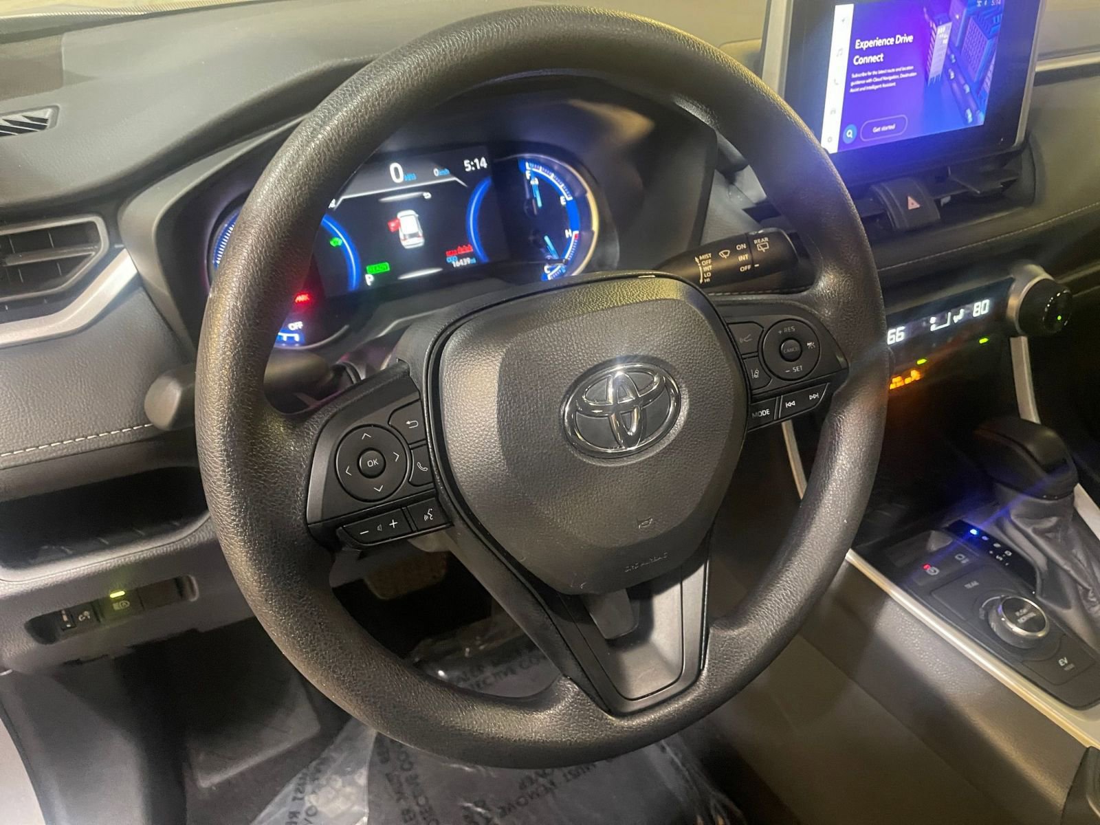 Used 2025 Toyota RAV4 LE image 28