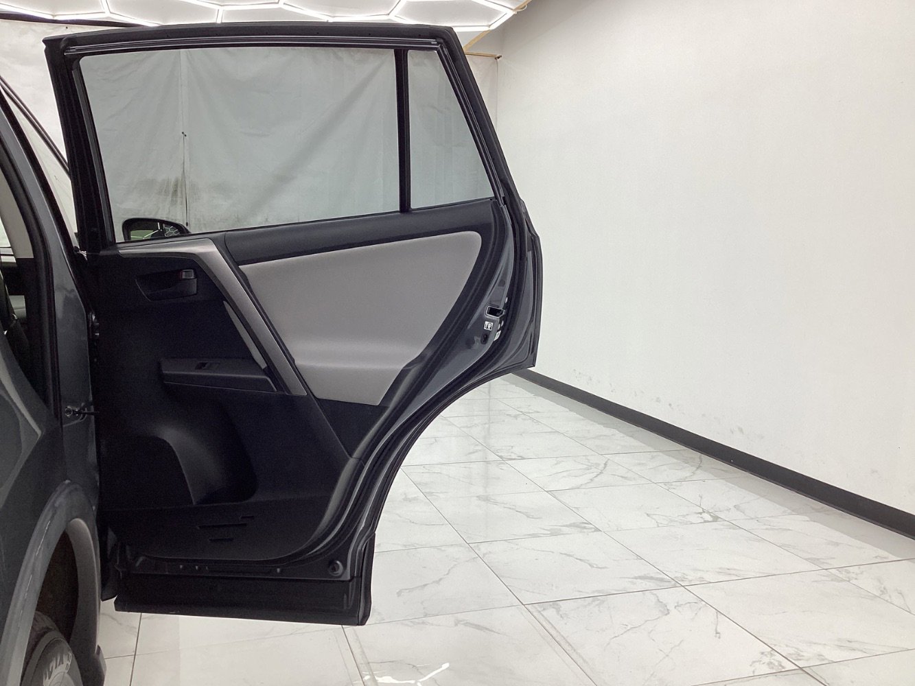 Used 2018 Toyota RAV4 LE image 25