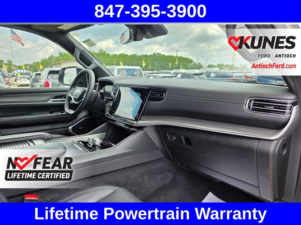Used 2024 Jeep Wagoneer L Series II w/ Flexible Seating Group AWD/4WD image 39