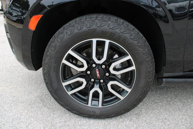 Used 2023 GMC Yukon AT4 w/ AT4 Premium Package AWD/4WD image 12