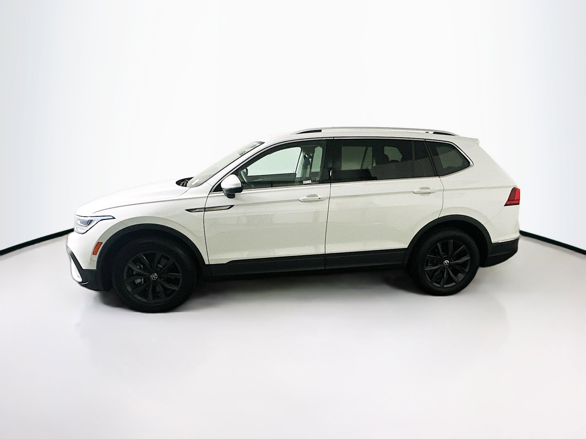 Used 2022 Volkswagen Tiguan SE image 4