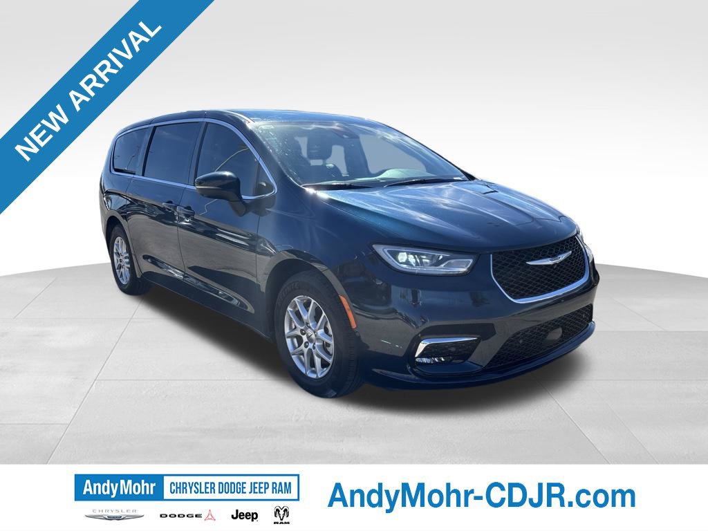 Used 2023 Chrysler Pacifica Touring-L