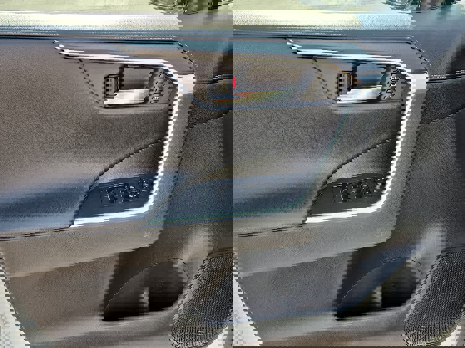 Used 2021 Toyota RAV4 Limited image 8