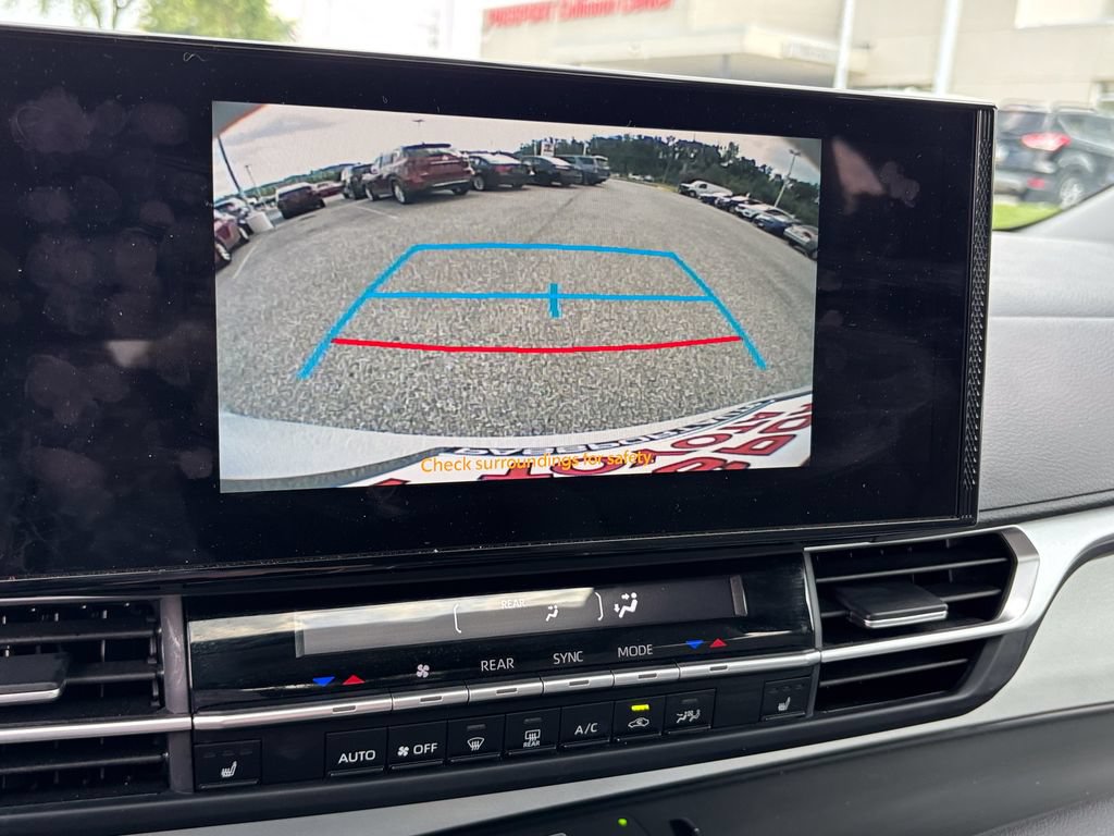 Certified 2026 Toyota Sienna XLE FWD image 25