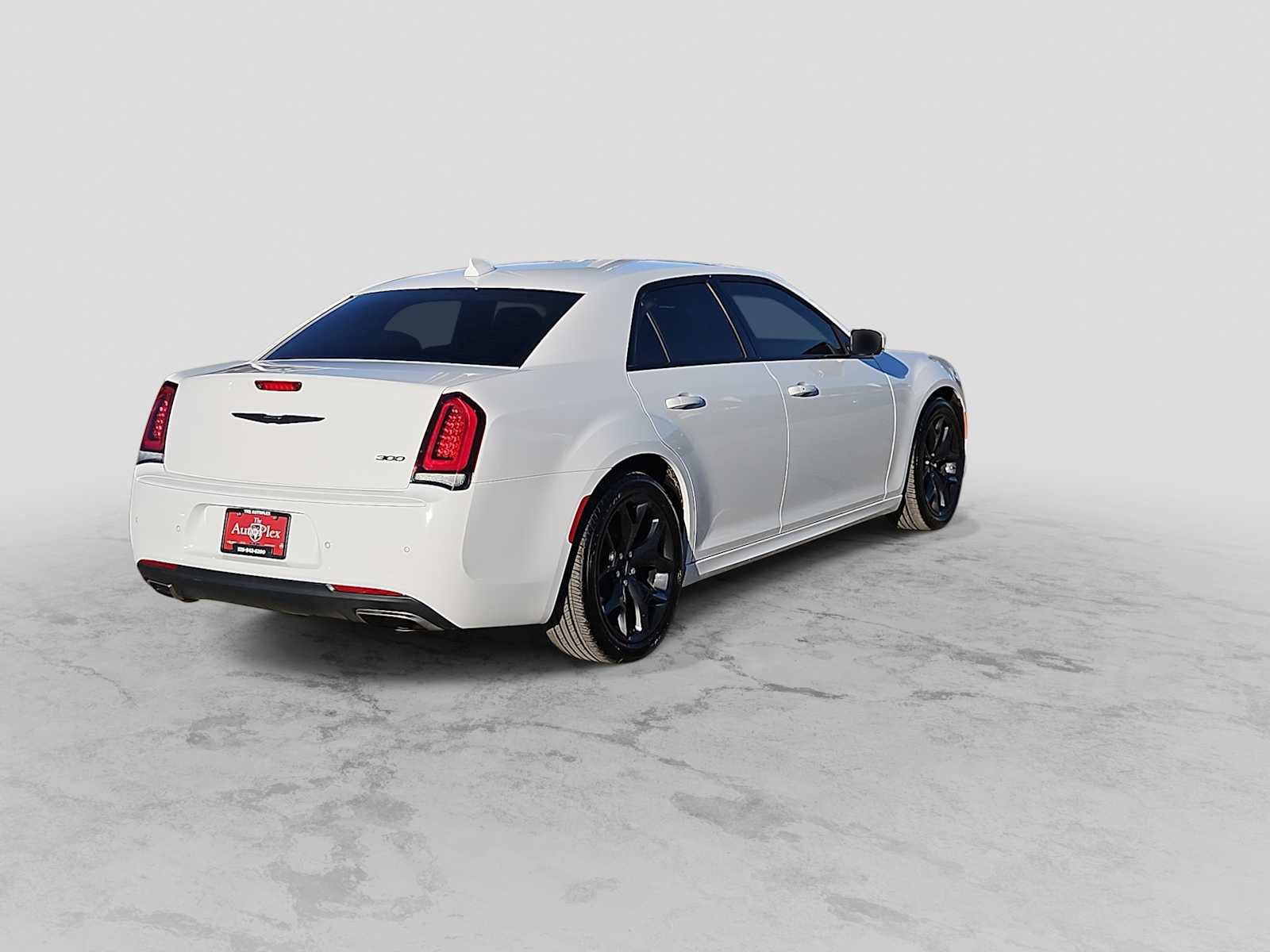 Used 2022 Chrysler 300 Touring L image 8