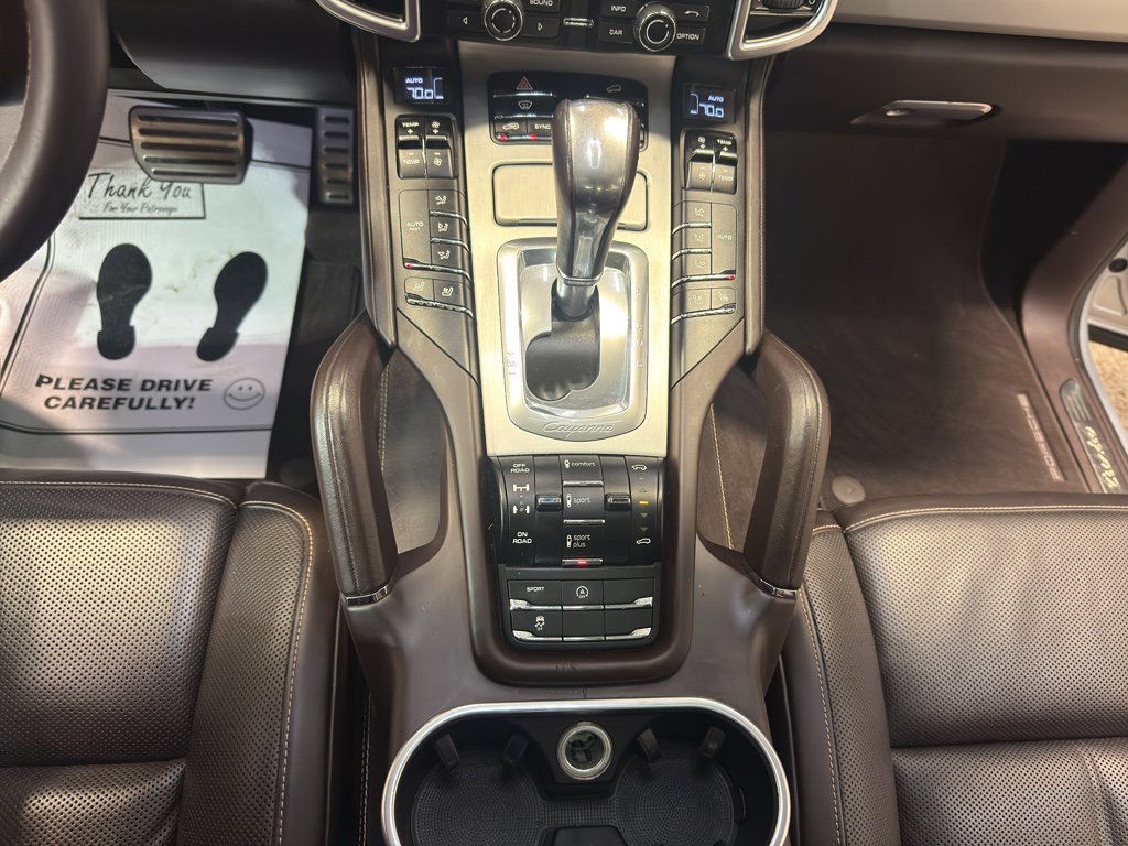 Used 2016 Porsche Cayenne Turbo image 19