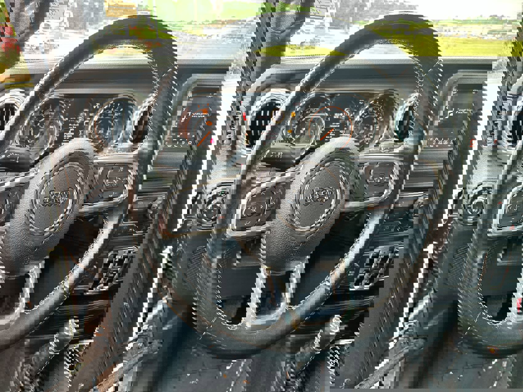 Used 2020 Jeep Wrangler Unlimited Sahara image 14