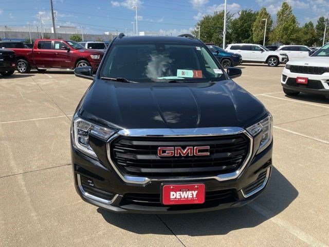 Used 2023 GMC Terrain SLE w/ Driver Convenience Package AWD/4WD image 2