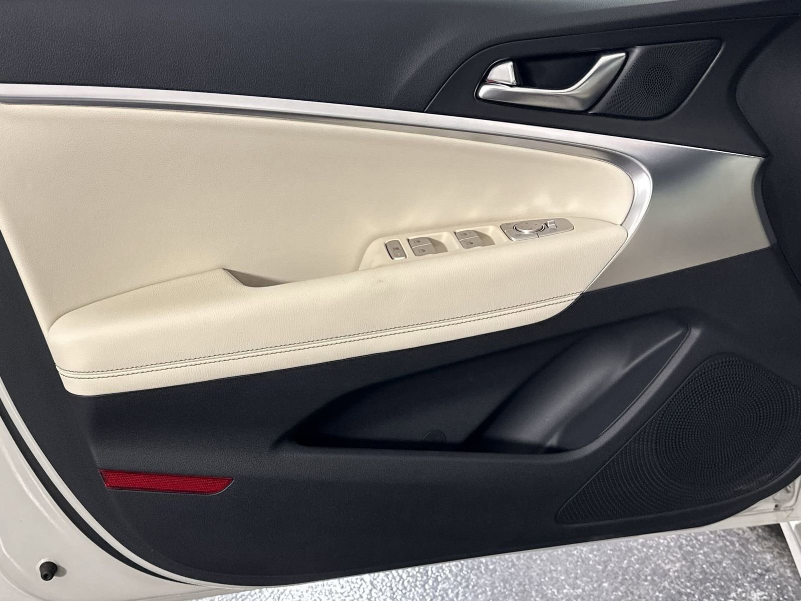 Used 2026 Genesis G70 2.5T image 33