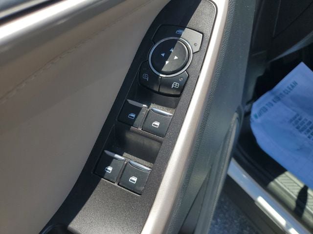 Used 2023 Ford Explorer XLT w/ Equipment Group 202A RWD image 24