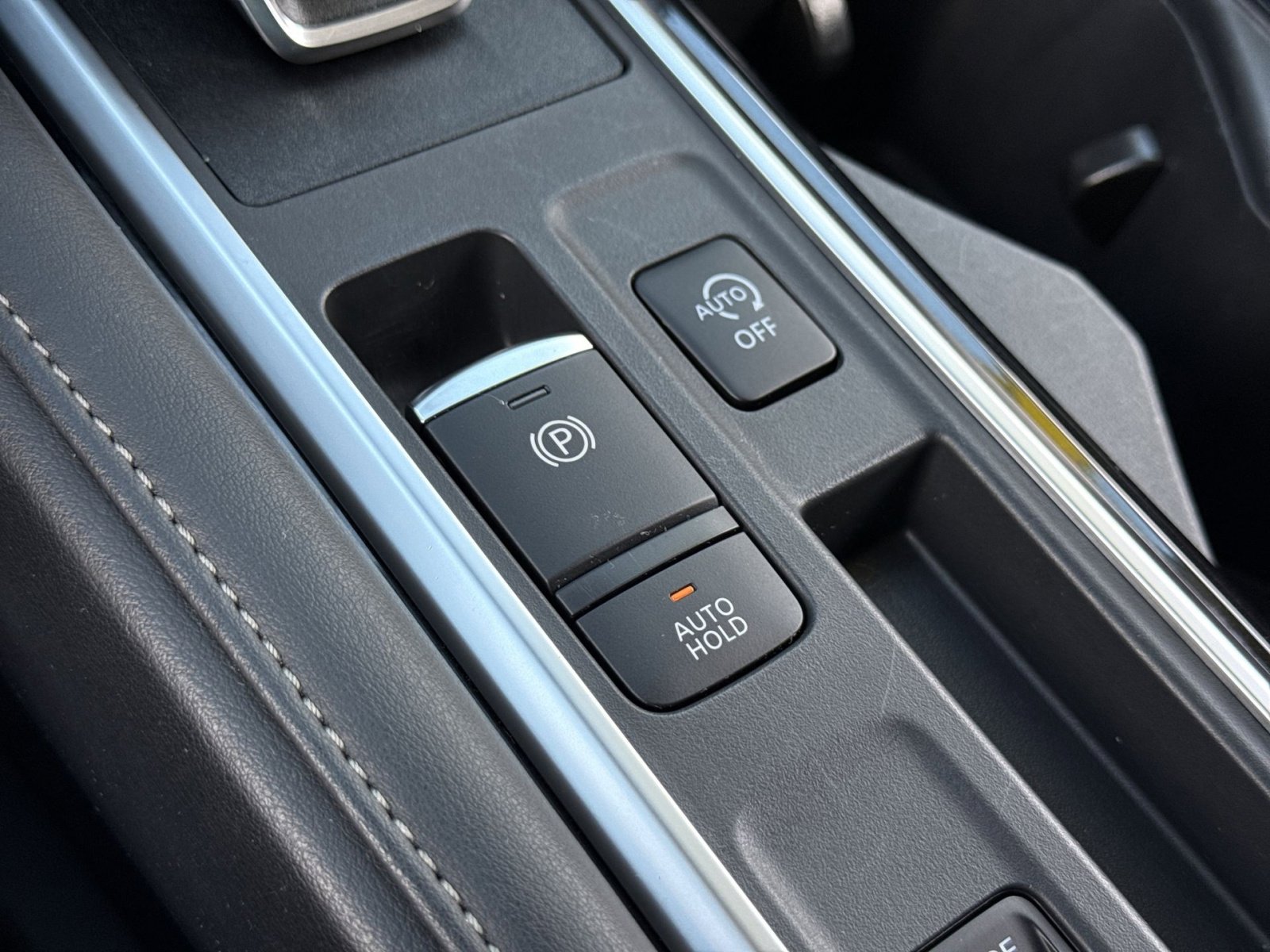 Used 2025 Nissan Pathfinder SV FWD image 36