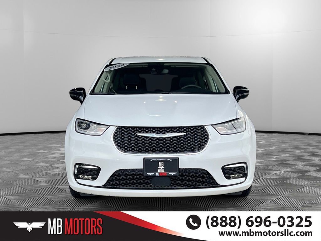 Used 2024 Chrysler Pacifica Select FWD image 11