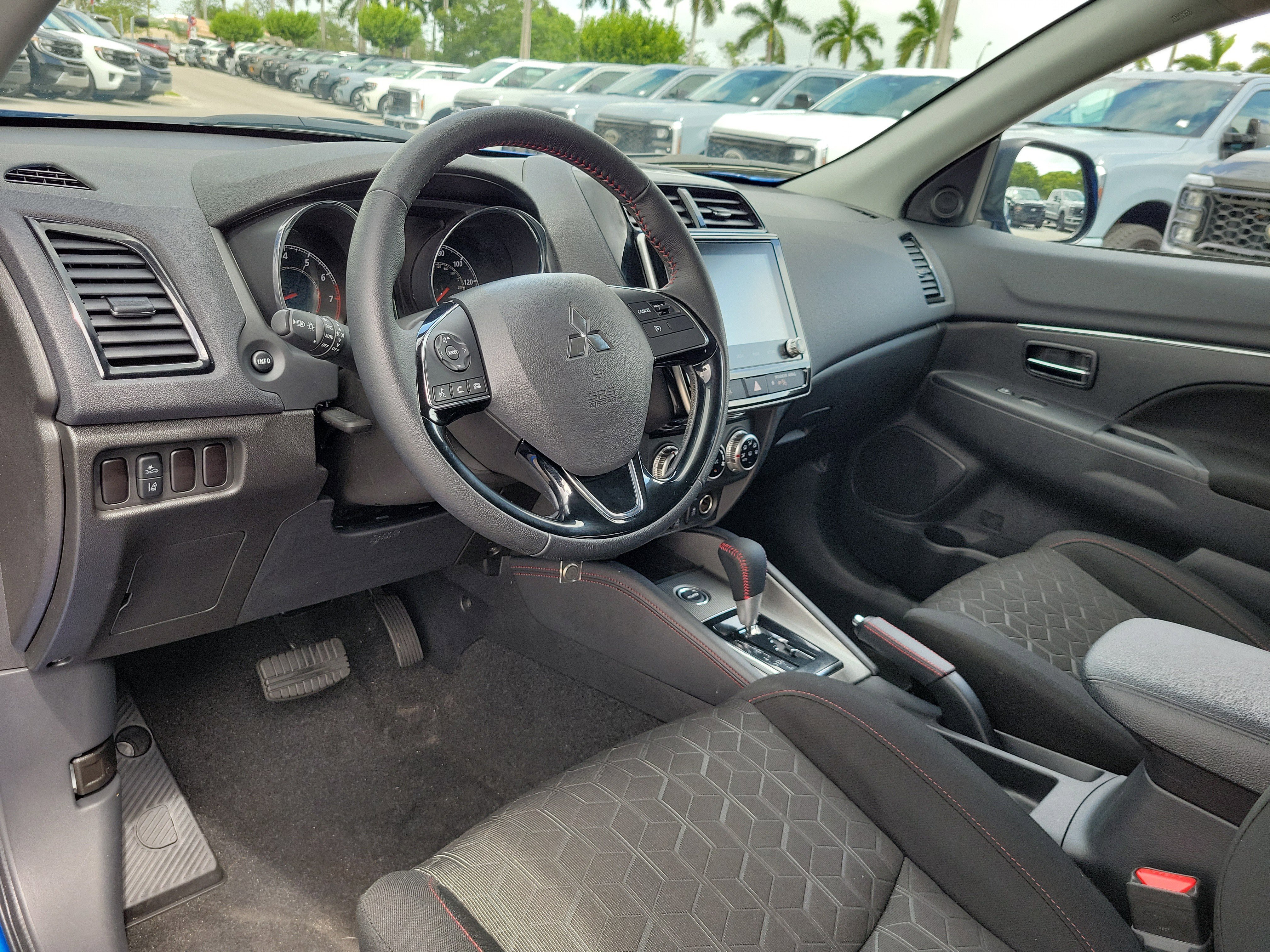 Used 2025 Mitsubishi Outlander Sport LE AWD/4WD image 9