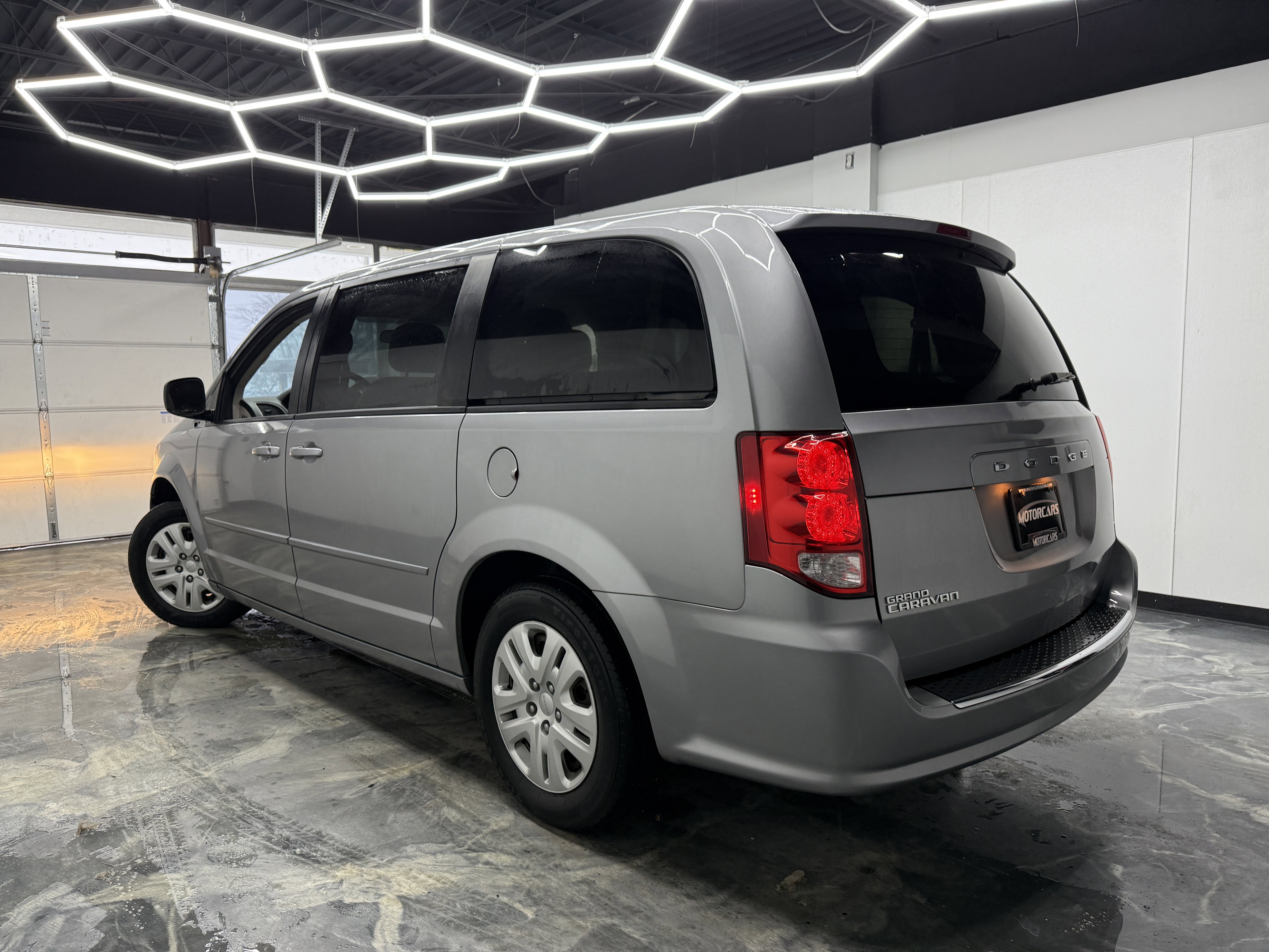 Used 2017 Dodge Grand Caravan SE w/ Power Window Group image 3