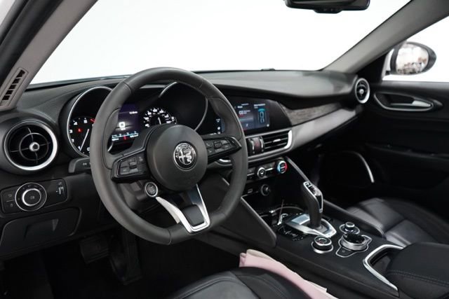 Used 2020 Alfa Romeo Giulia AWD w/ Cold Weather Package image 15