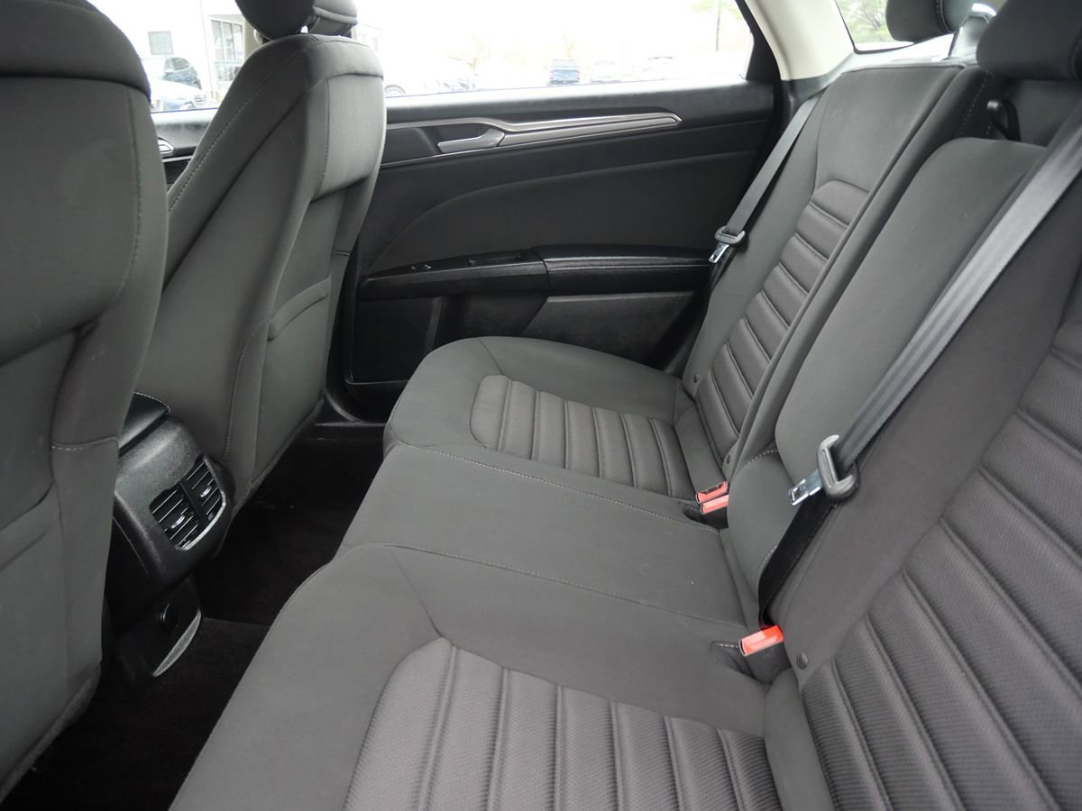 Used 2017 Ford Fusion SE w/ Fusion SE Technology Package image 22