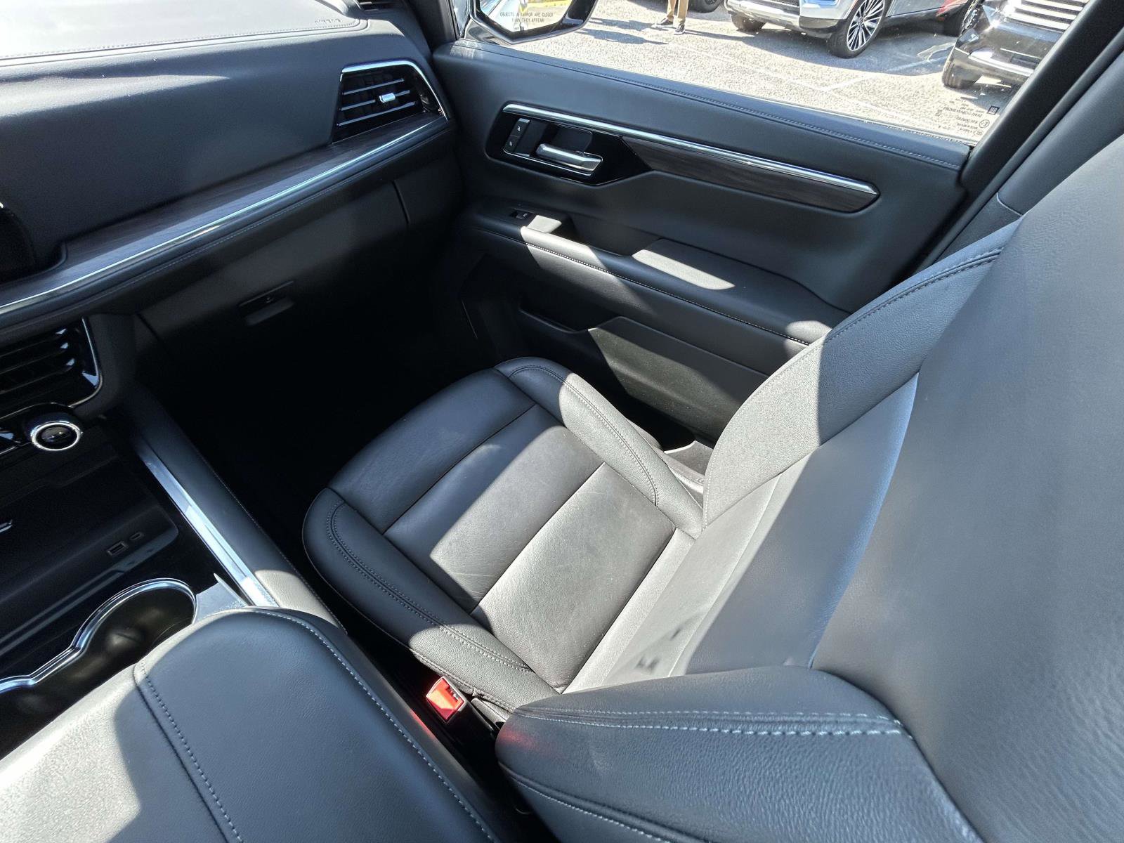 Used 2025 Chevrolet Tahoe LT AWD/4WD image 14