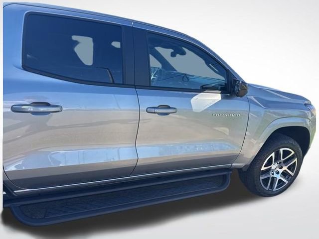 Used 2024 Chevrolet Colorado Z71 w/ Z71 Convenience Package 2 image 3