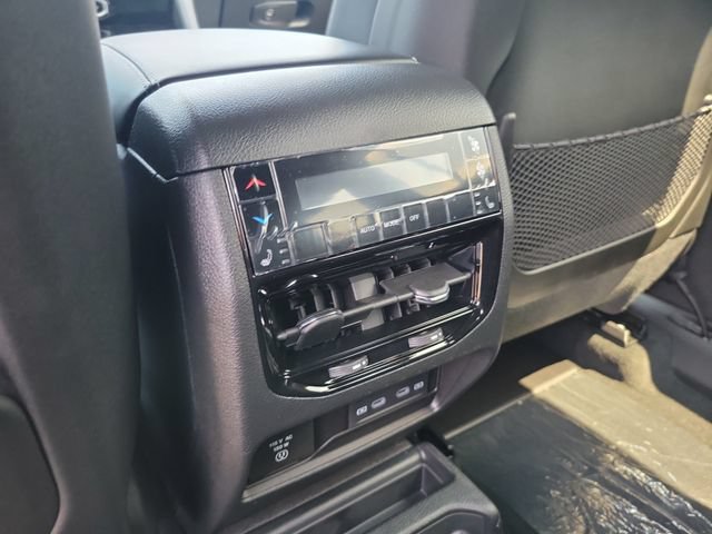 New 2026 Jeep Grand Cherokee L Limited w/ Limited Altitude Package AWD/4WD image 10