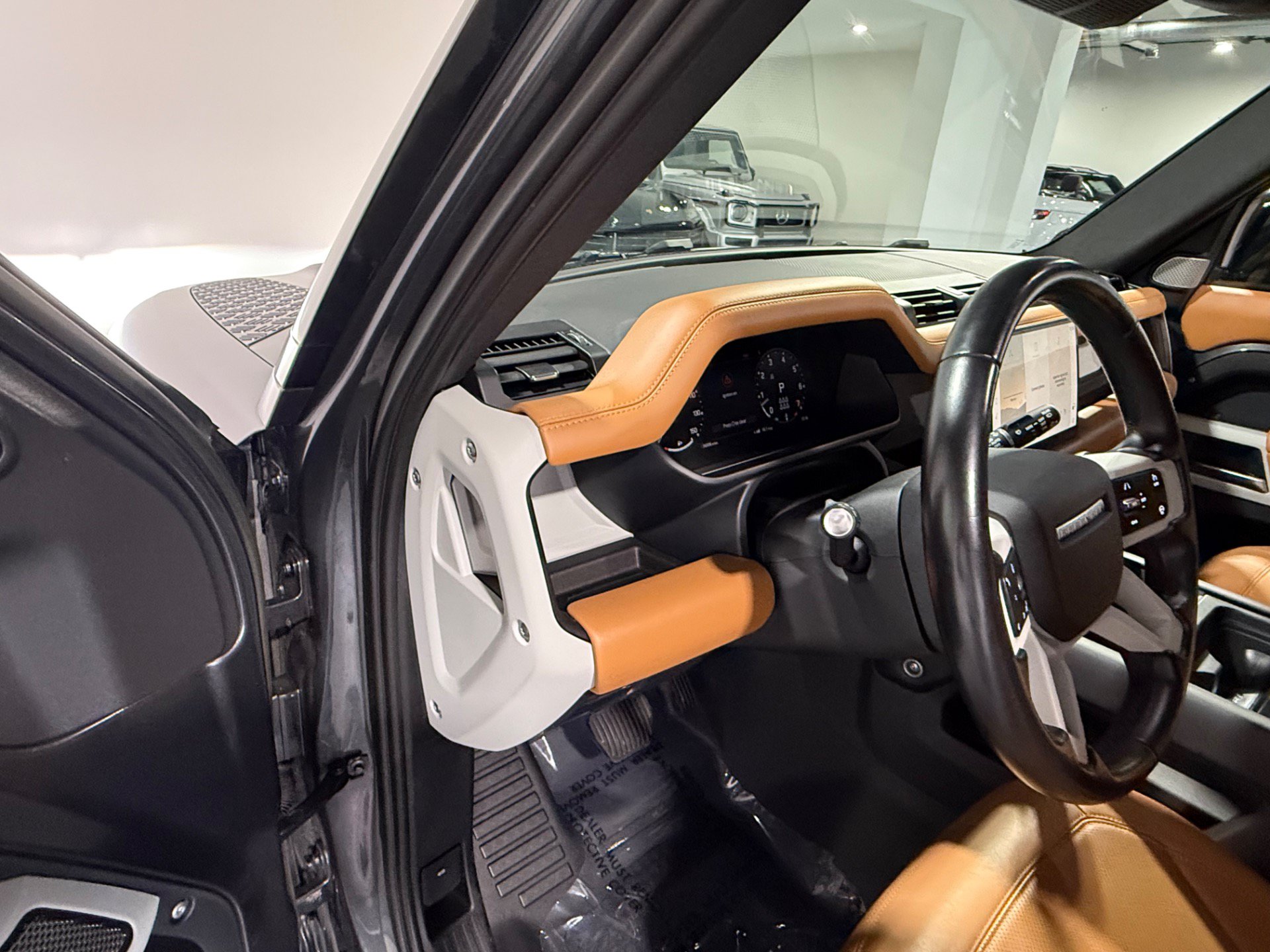 Used 2023 Land Rover Defender 130 SE AWD/4WD image 20