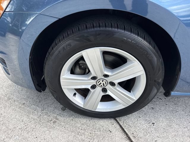 Used 2017 Volkswagen Golf Wolfsburg Edition FWD image 10