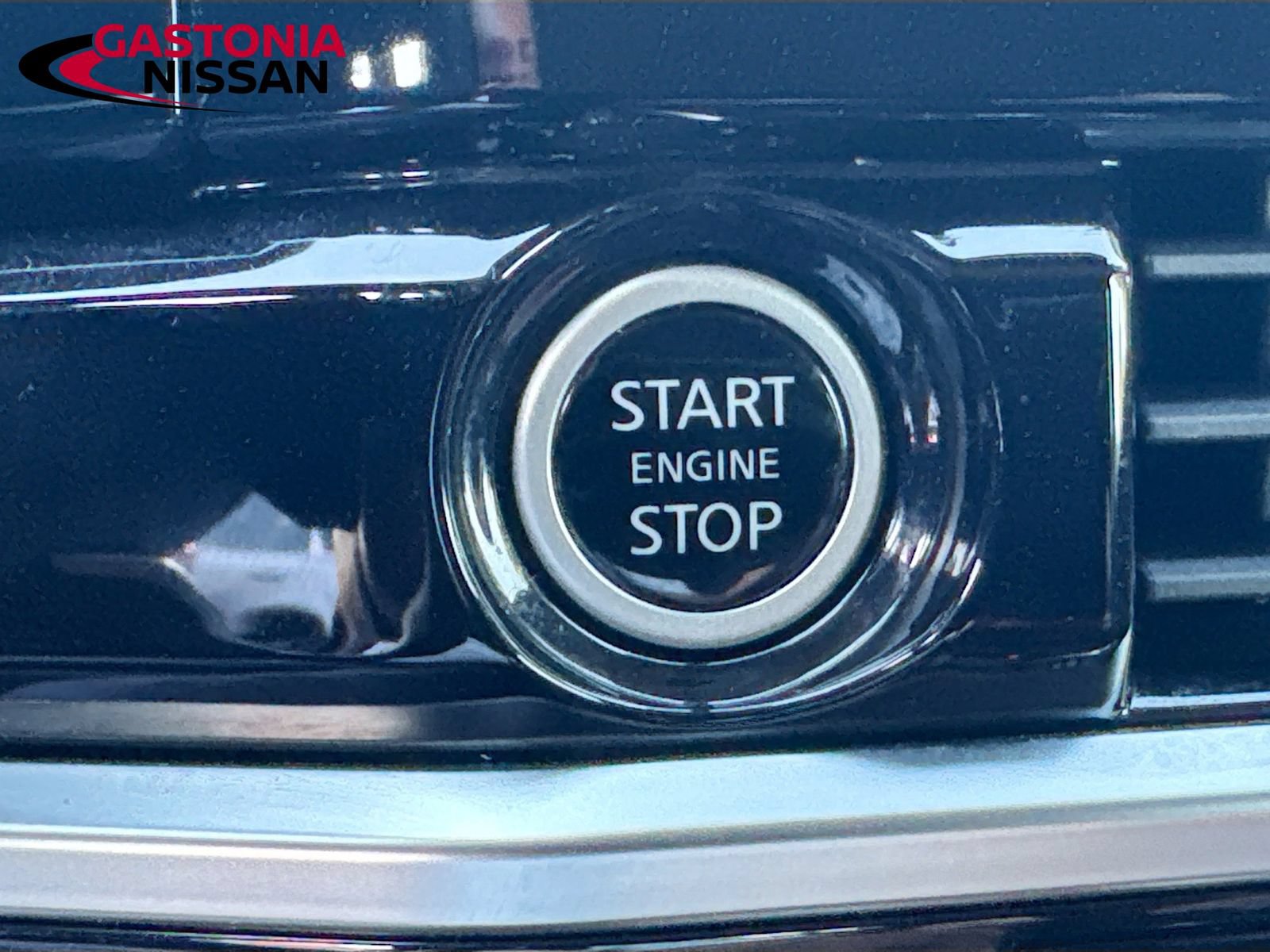 Used 2024 Nissan Pathfinder SV FWD image 18