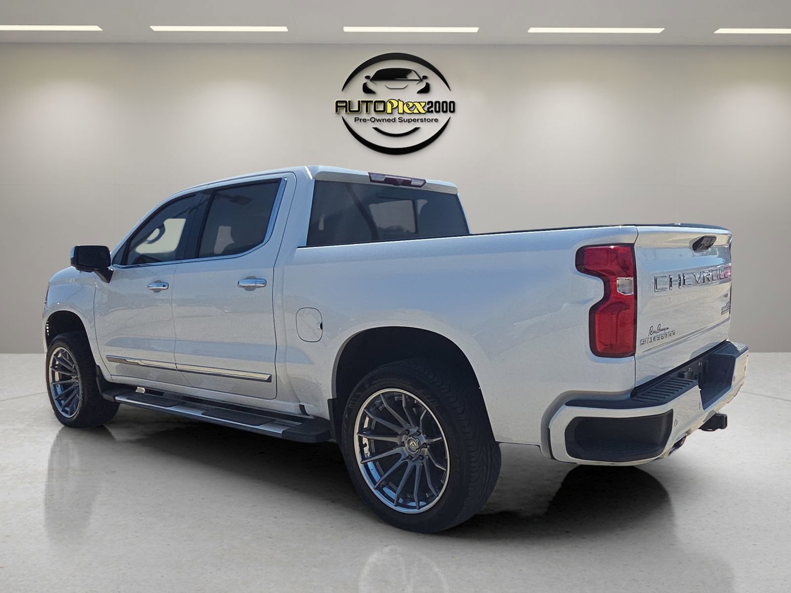 Used 2022 Chevrolet Silverado 1500 High Country w/ Z71 Off-Road Package image 5