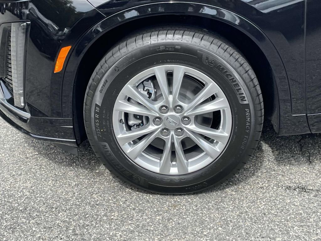 New 2025 Cadillac XT6 Luxury image 9
