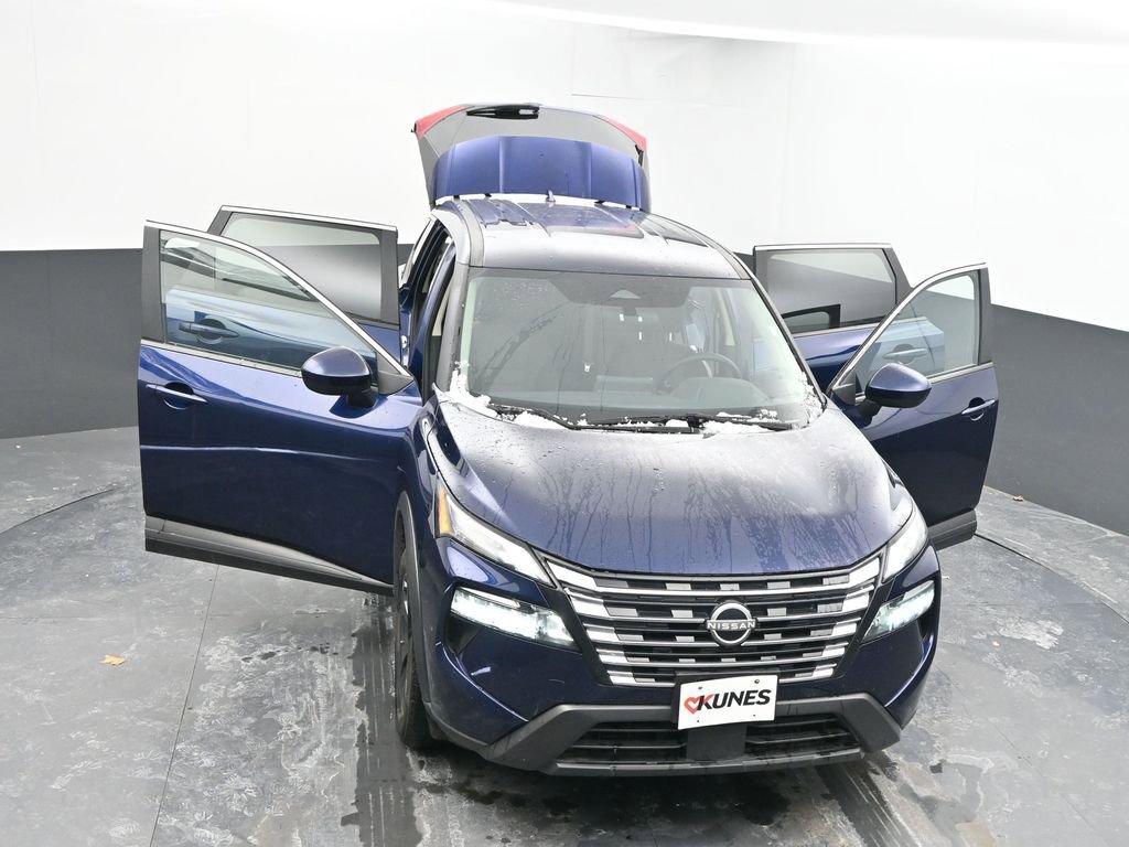 Used 2024 Nissan Rogue SV image 58