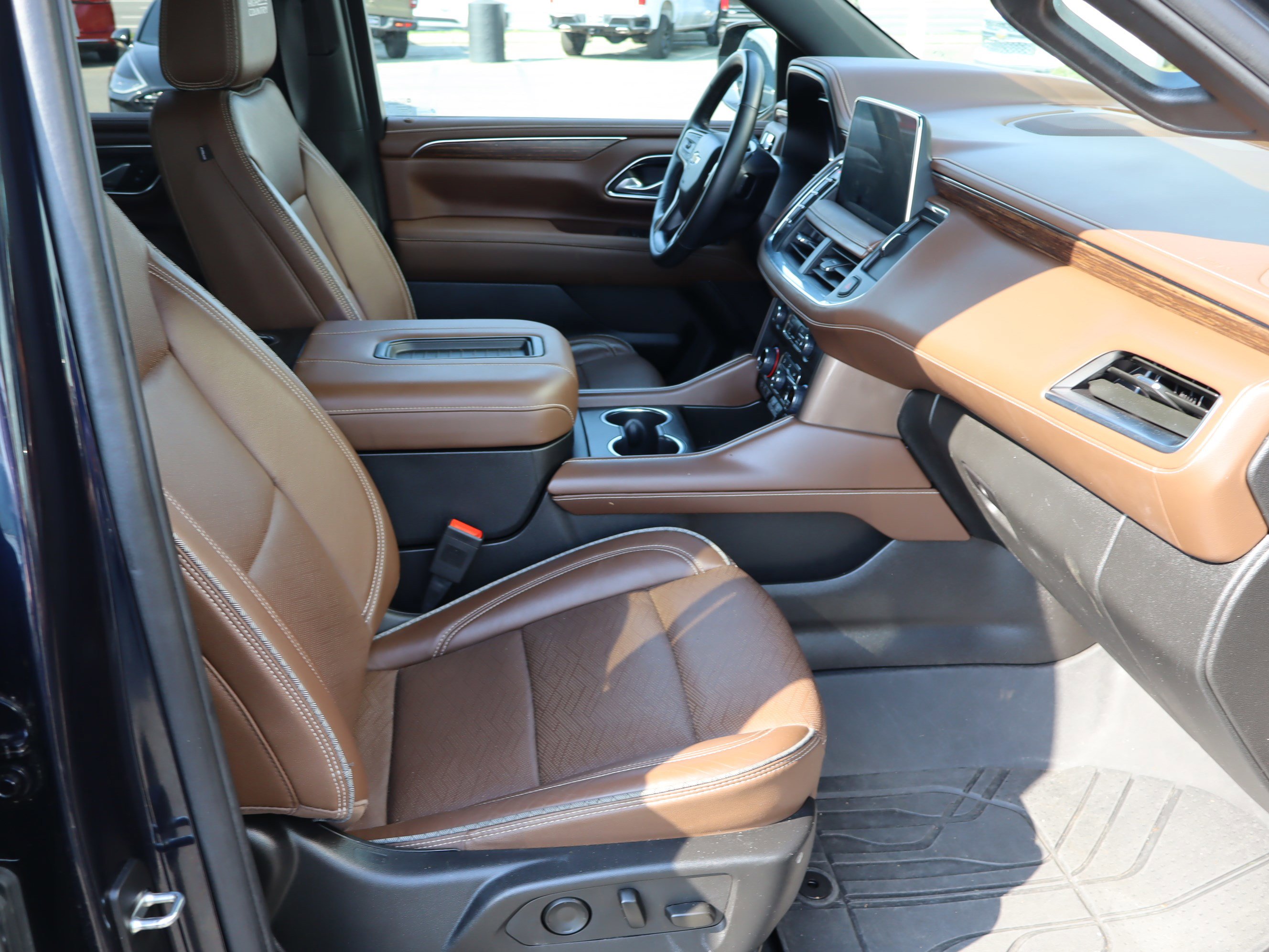 Used 2024 Chevrolet Tahoe High Country w/ Premium Package AWD/4WD image 41