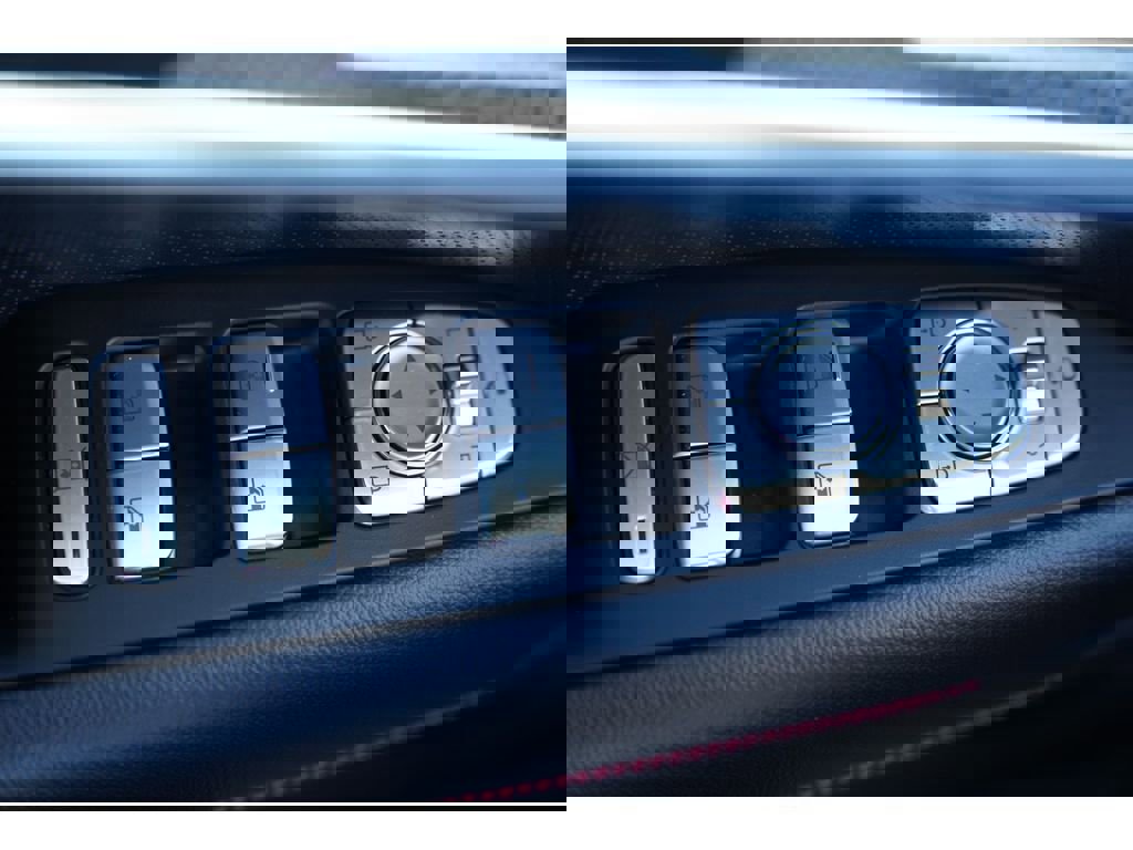 Used 2023 Genesis G70 2.0T w/ Sport Prestige Package image 26