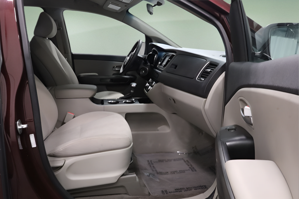 Used 2019 Kia Sedona LX FWD image 12