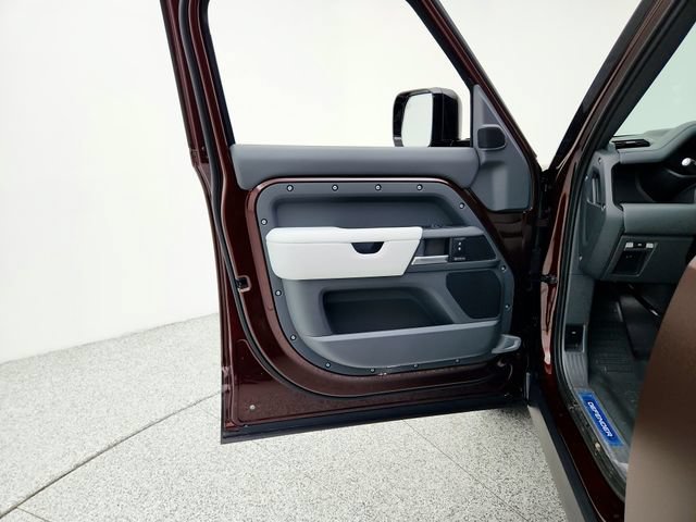 New 2026 Land Rover Defender 130 X-Dynamic SE AWD/4WD image 23