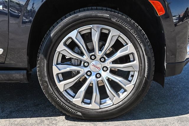 Used 2023 GMC Yukon XL Denali w/ Advanced Technology Package image 12