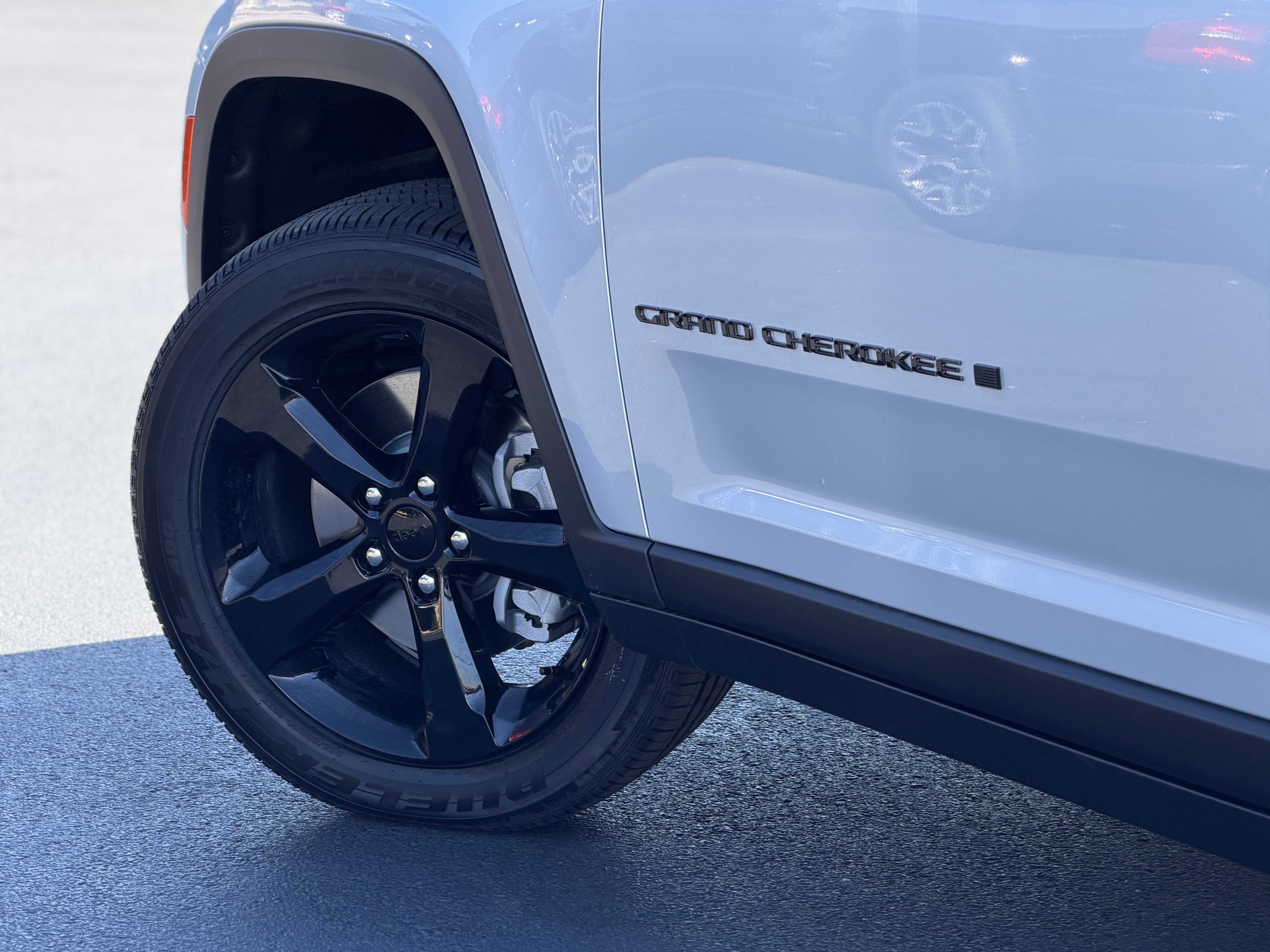 New 2025 Jeep Grand Cherokee L Altitude image 8