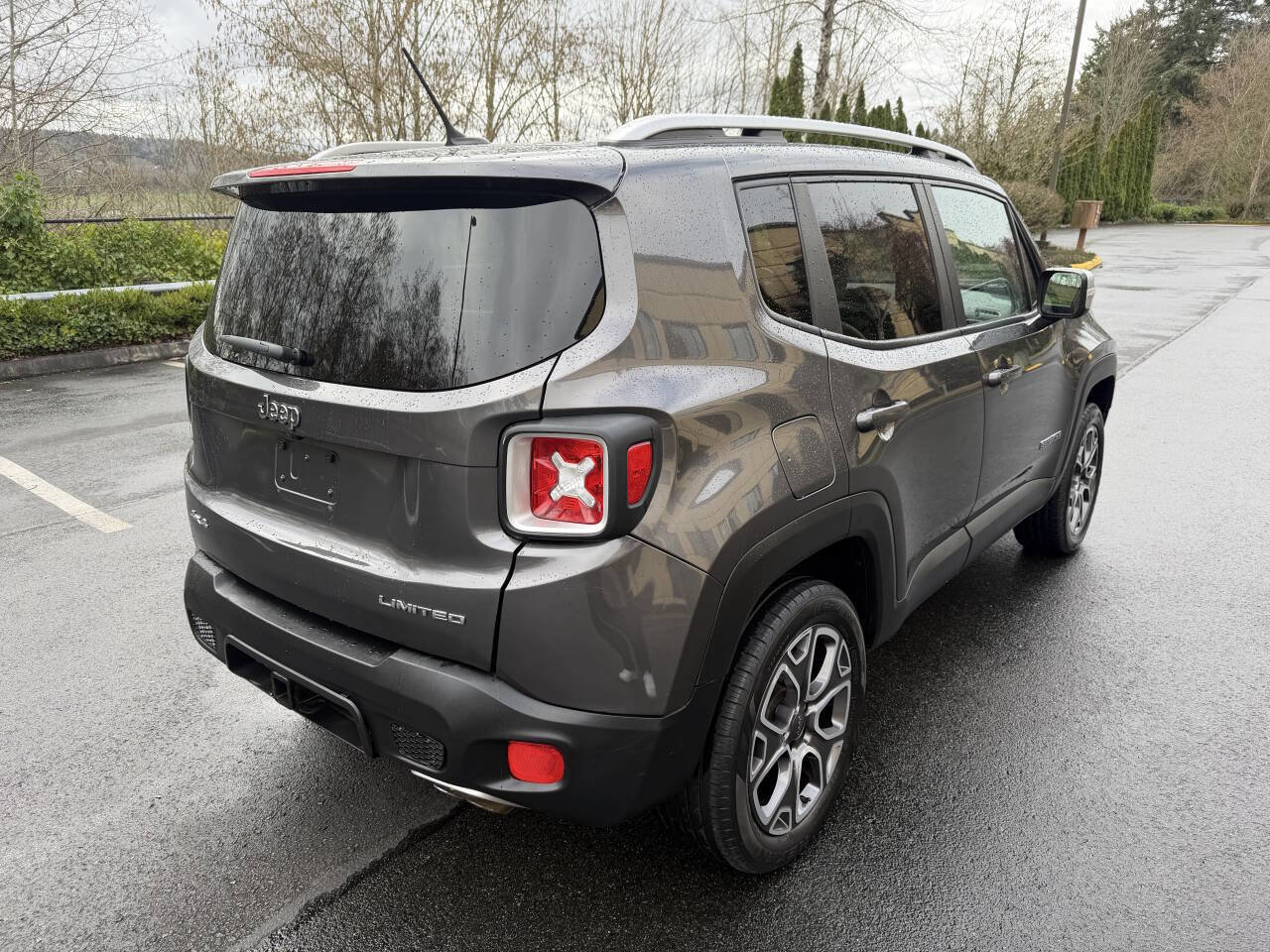 Used 2017 Jeep Renegade Limited image 5