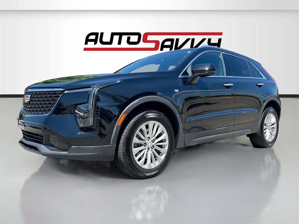 Used 2024 Cadillac XT4 Luxury w/ Cold Weather Package image 3