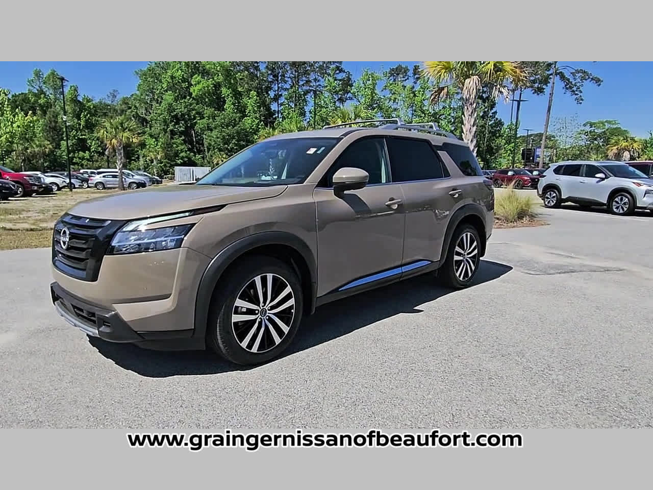 Used 2023 Nissan Pathfinder Platinum w/ Black Appearance Package image 21