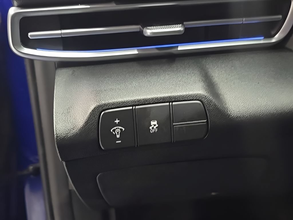 Certified 2025 Hyundai Elantra Limited FWD image 12