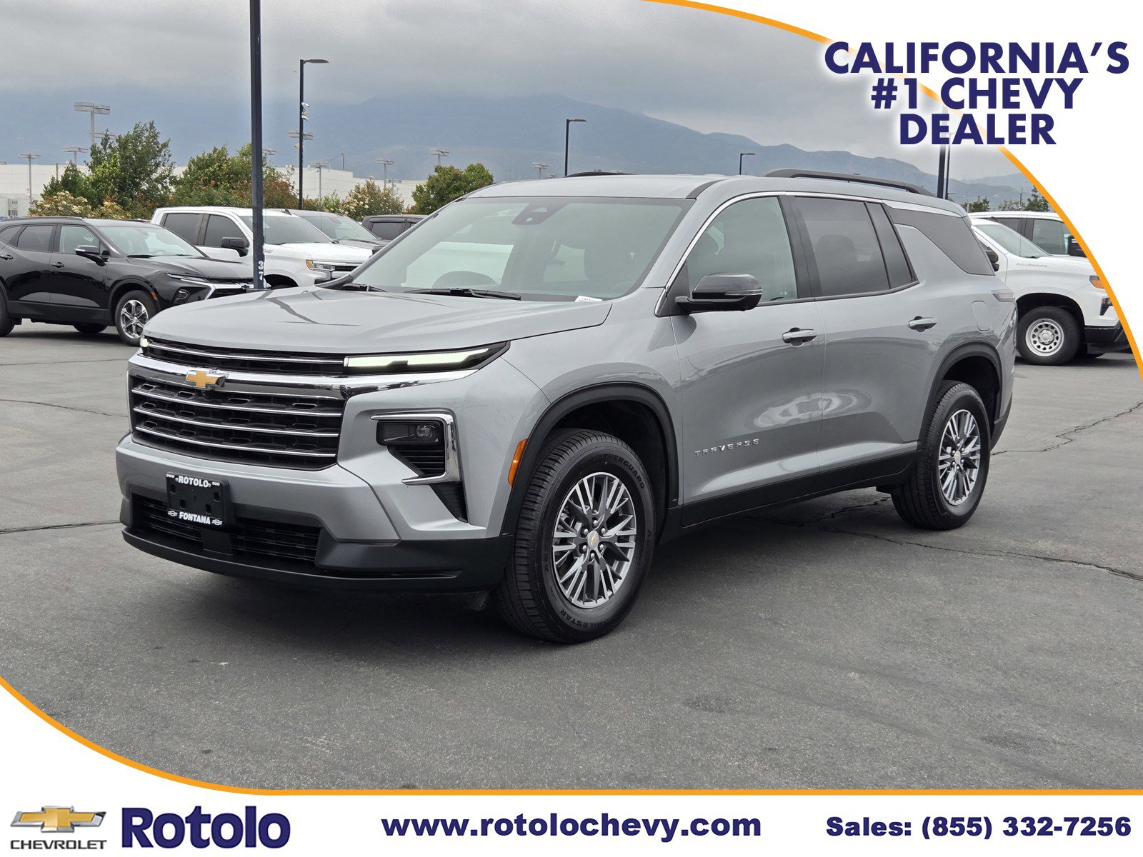 Used 2024 Chevrolet Traverse LT image 3