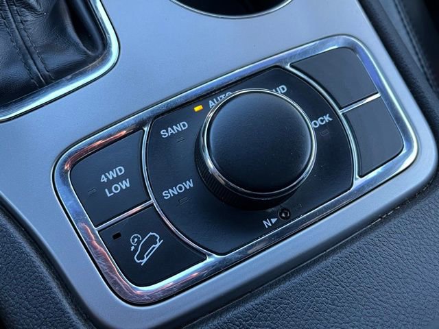 Used 2022 Jeep Grand Cherokee Laredo X image 38