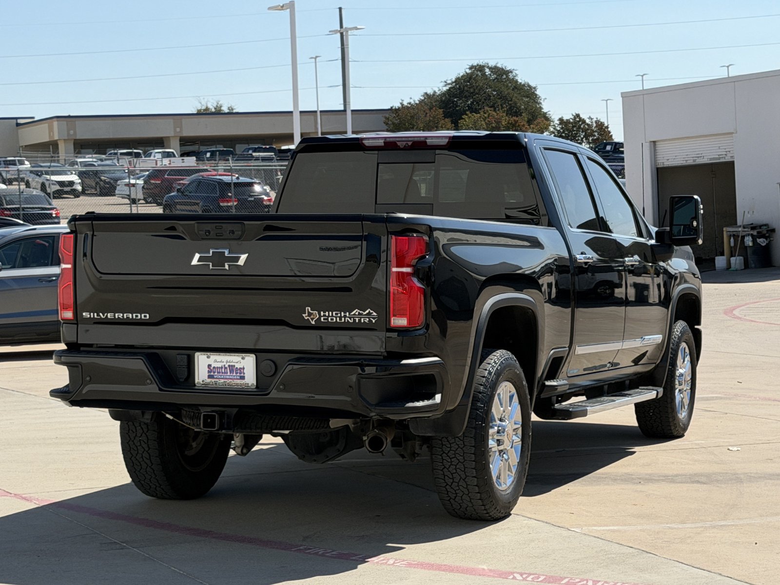 Used 2024 Chevrolet Silverado 2500 High Country w/ High Country Premium Package AWD/4WD image 4