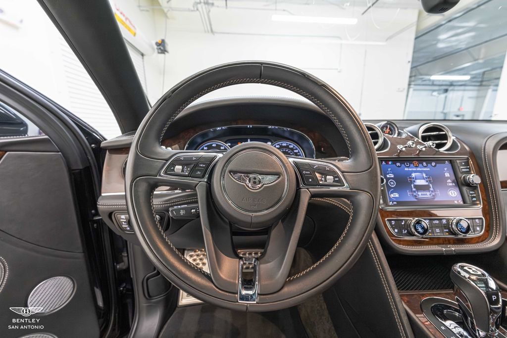 Used 2017 Bentley Bentayga AWD/4WD image 45